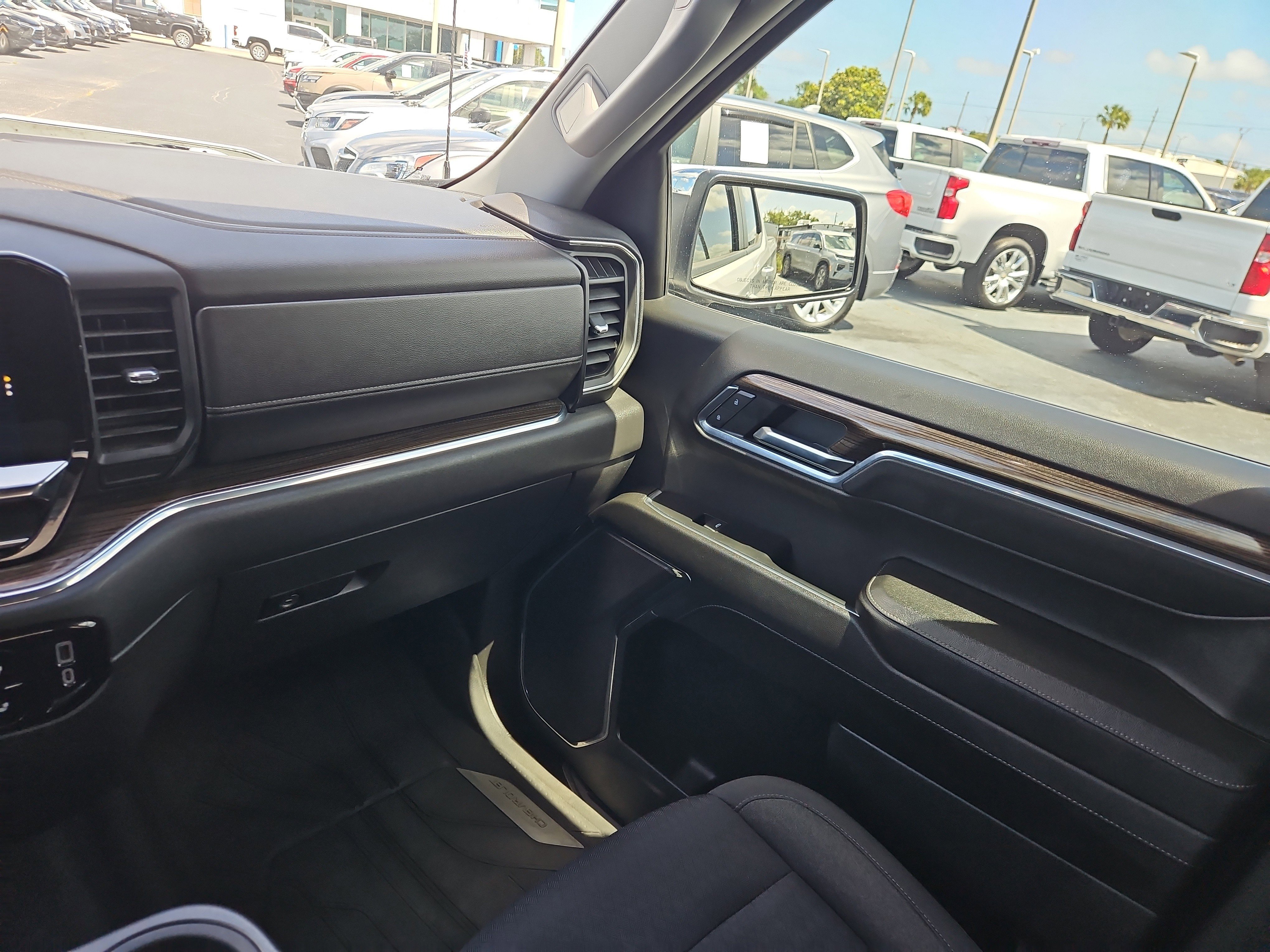 Used 2023 Chevrolet Silverado 1500 LT AWD/4WD image 10