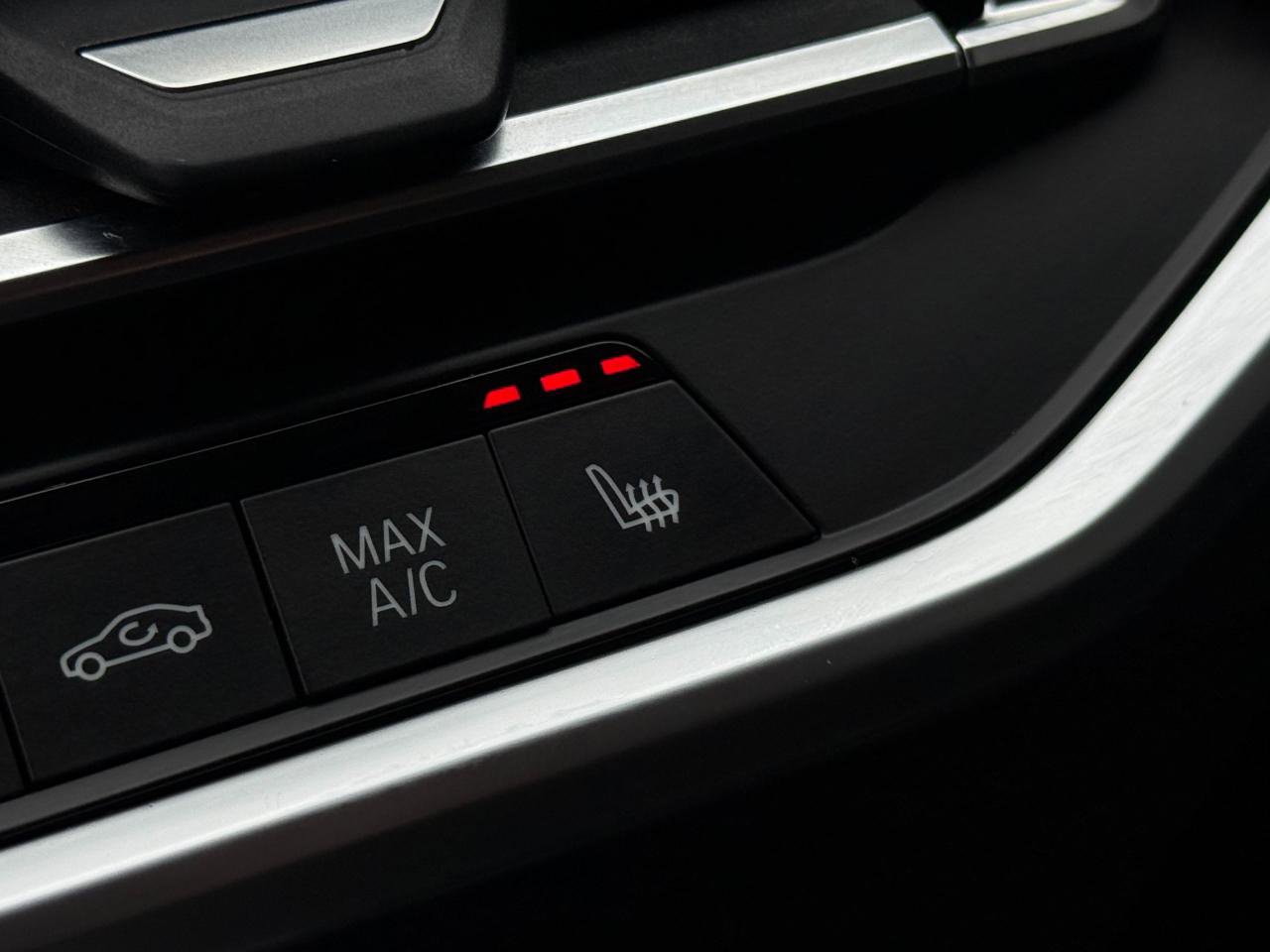 Used 2020 BMW X7 xDrive40i w/ M Sport Package image 25