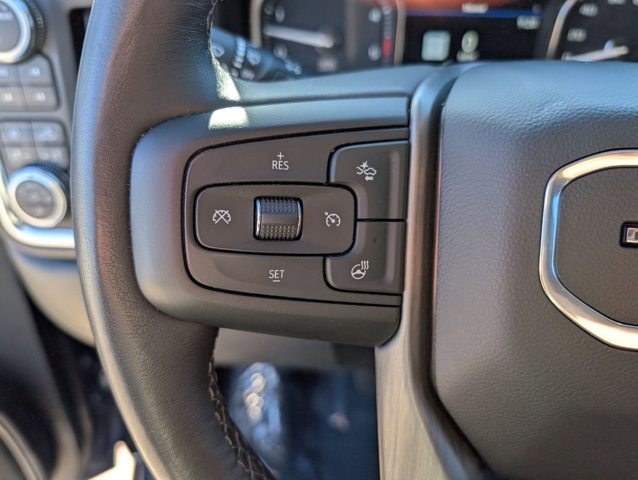 Used 2023 GMC Sierra 3500 Denali w/ Denali Ultimate Package image 18