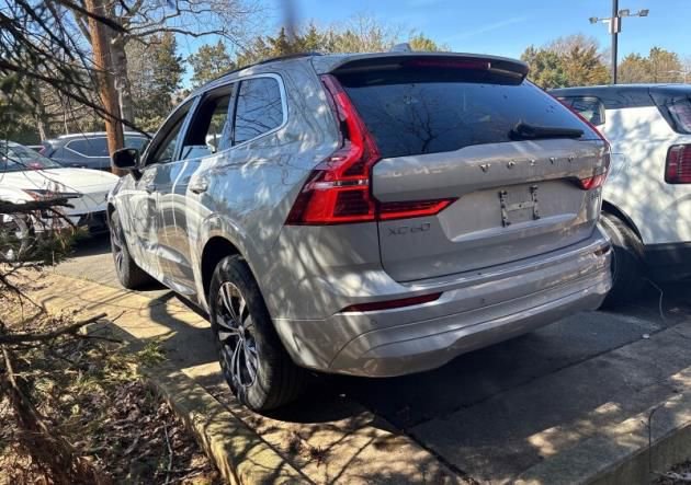 Used 2023 Volvo XC60 B5 Core image 3