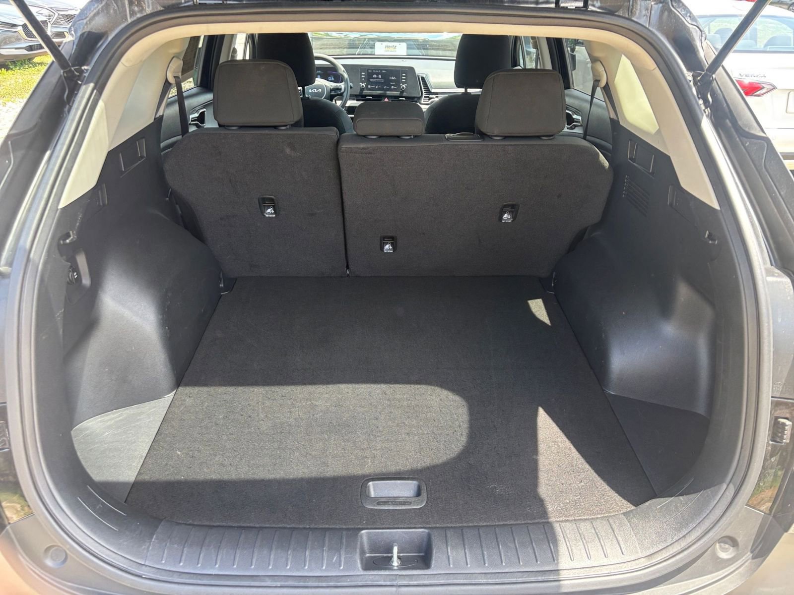 Used 2025 Kia Sportage LX image 31