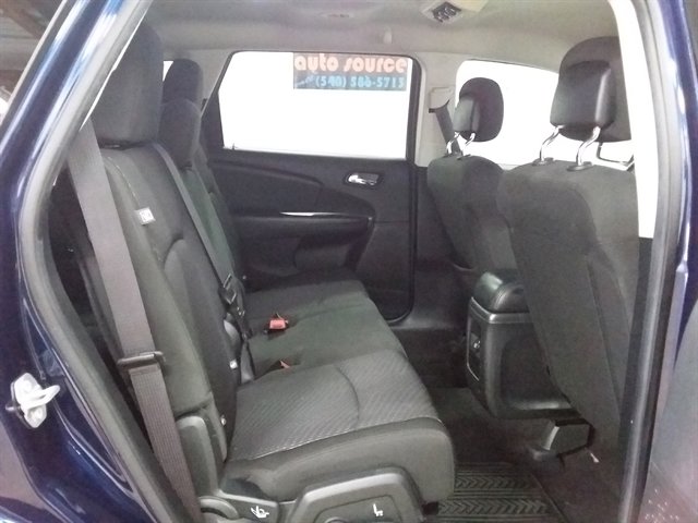 Used 2017 Dodge Journey SE w/ Flexible Seating Group image 16