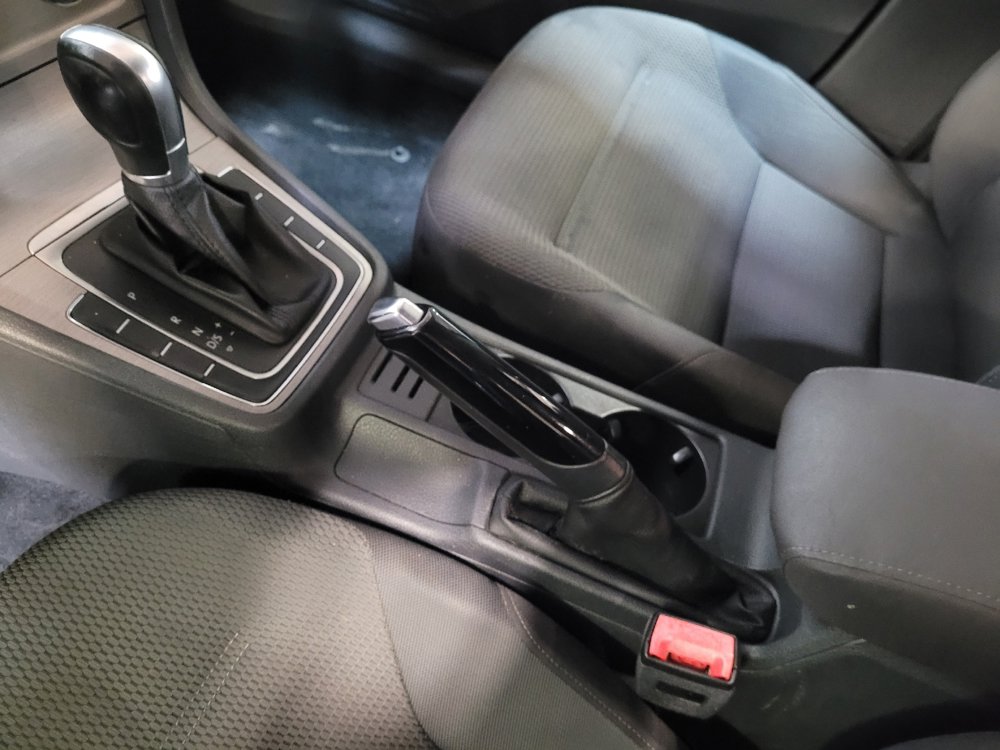 Used 2016 Volkswagen Golf S FWD image 26