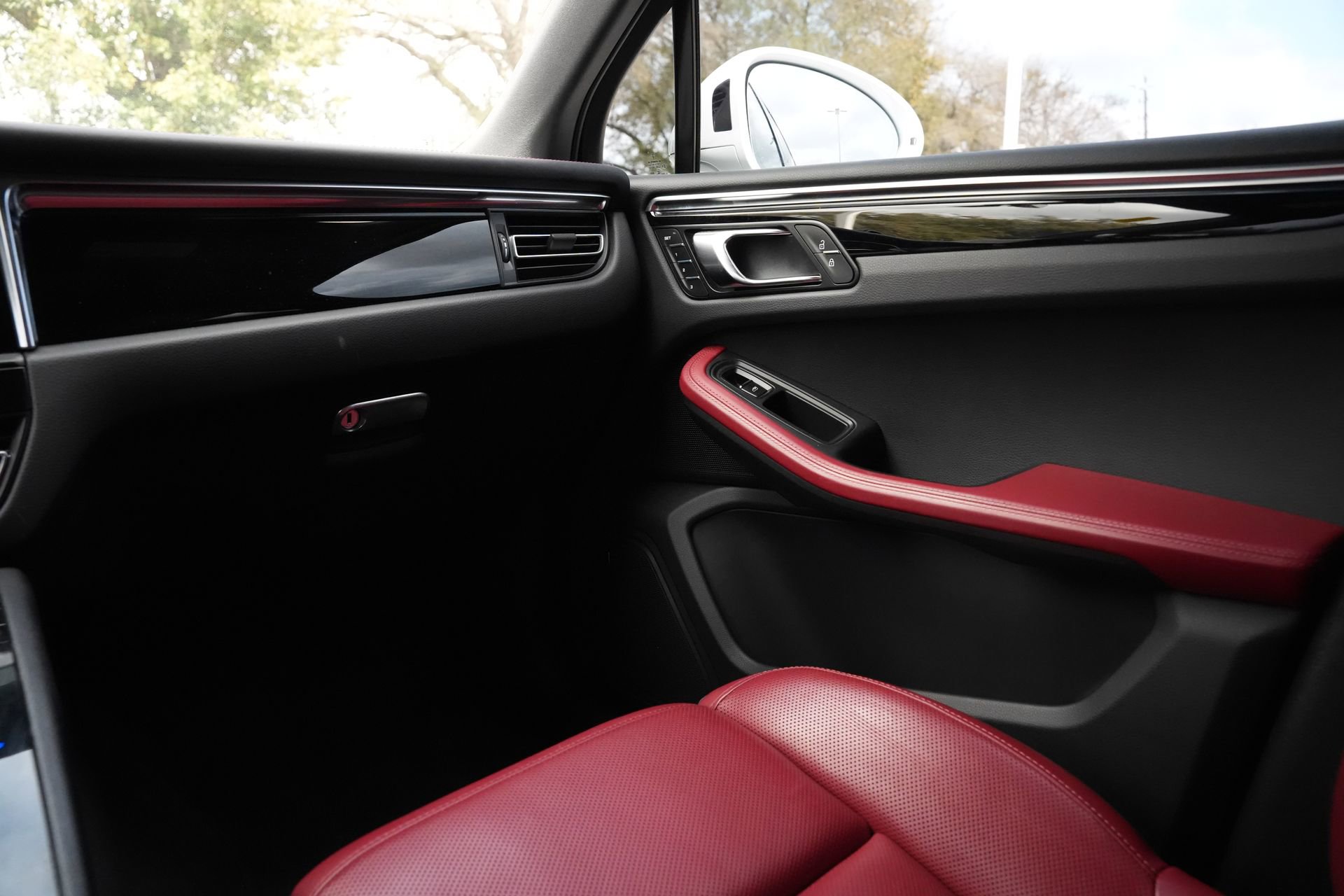 Used 2024 Porsche Macan GTS image 8