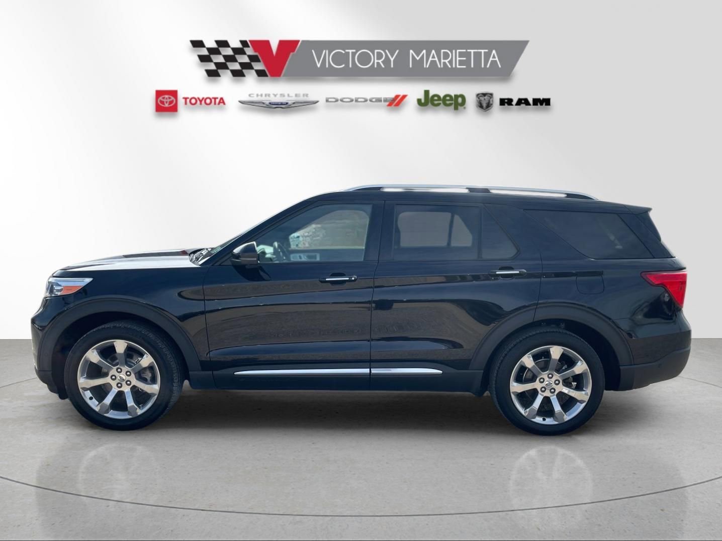Used 2020 Ford Explorer Platinum w/ Premium Technology Package image 2