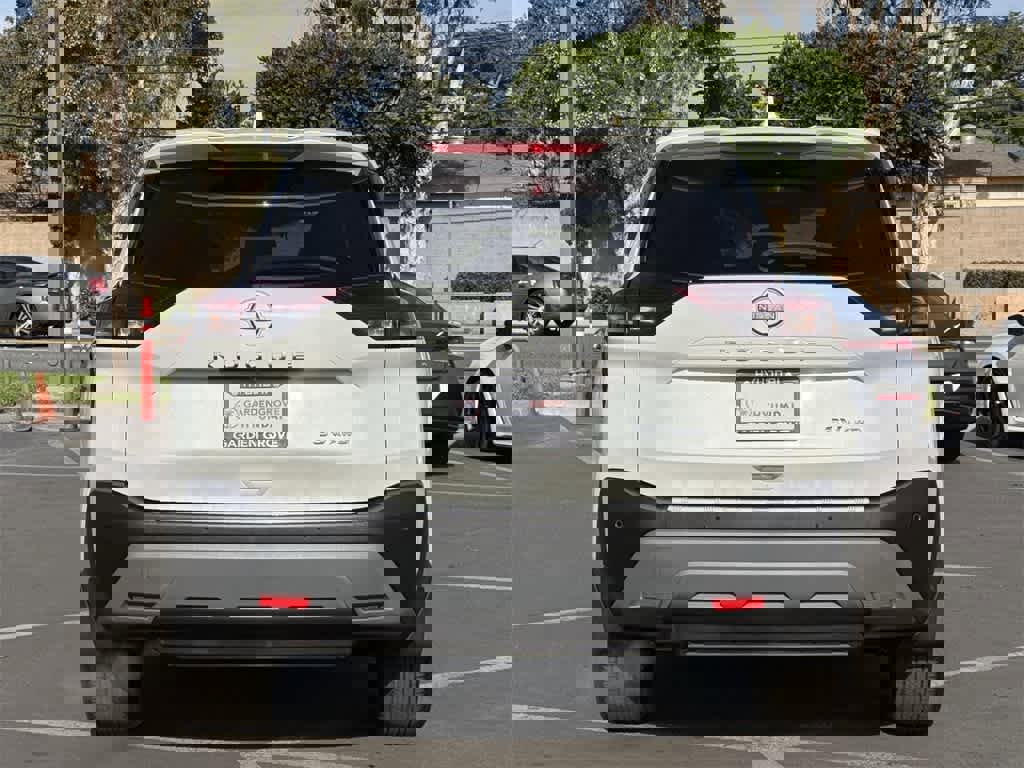 Used 2023 Nissan Rogue SV image 5