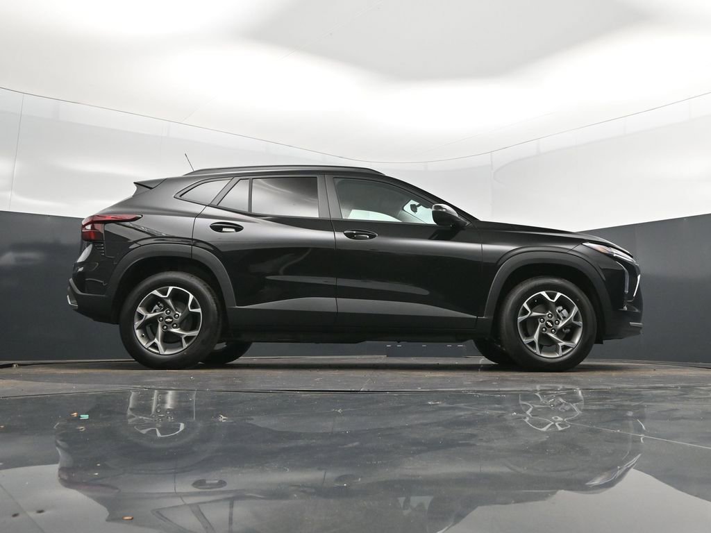 New 2026 Chevrolet Trax LT w/ LT Convenience Package FWD image 43