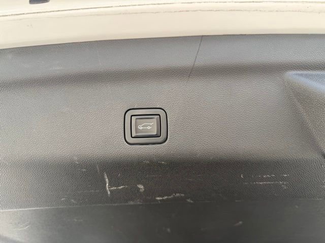 Used 2023 Chevrolet Tahoe Premier AWD/4WD image 43