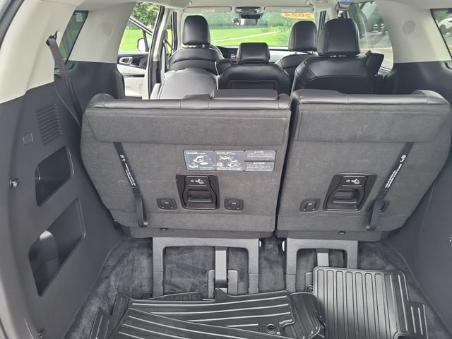 Certified 2024 Kia Carnival EX FWD image 16