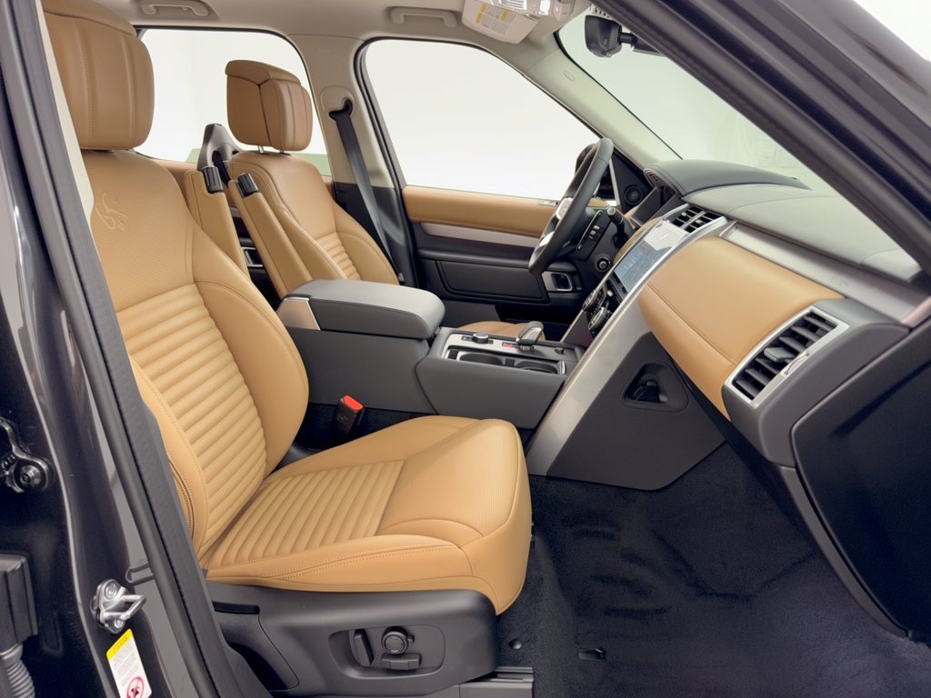 New 2026 Land Rover Discovery Limited Edition AWD/4WD image 29