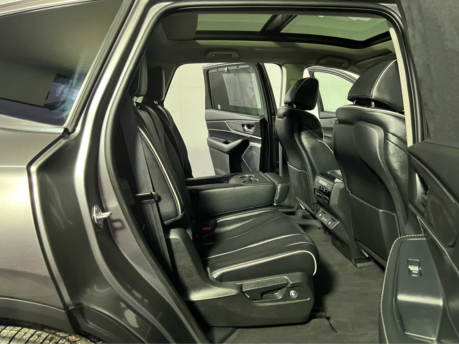 Certified 2023 Acura MDX SH-AWD w/ Advance Package image 31