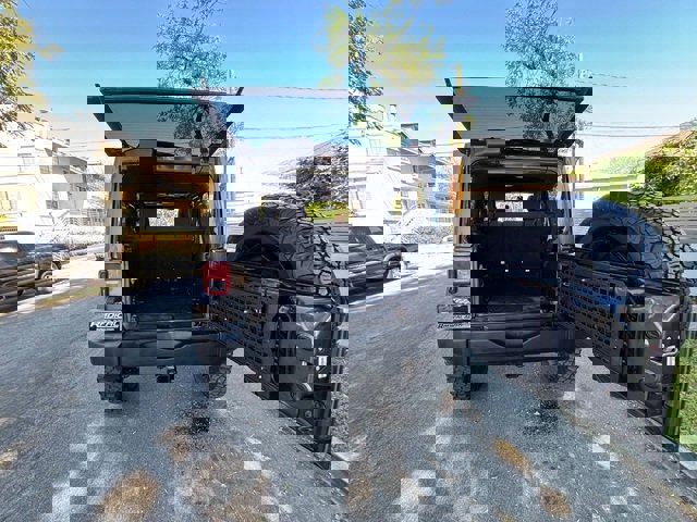 Used 2017 Jeep Wrangler Unlimited Rubicon w/ Connectivity Group image 32