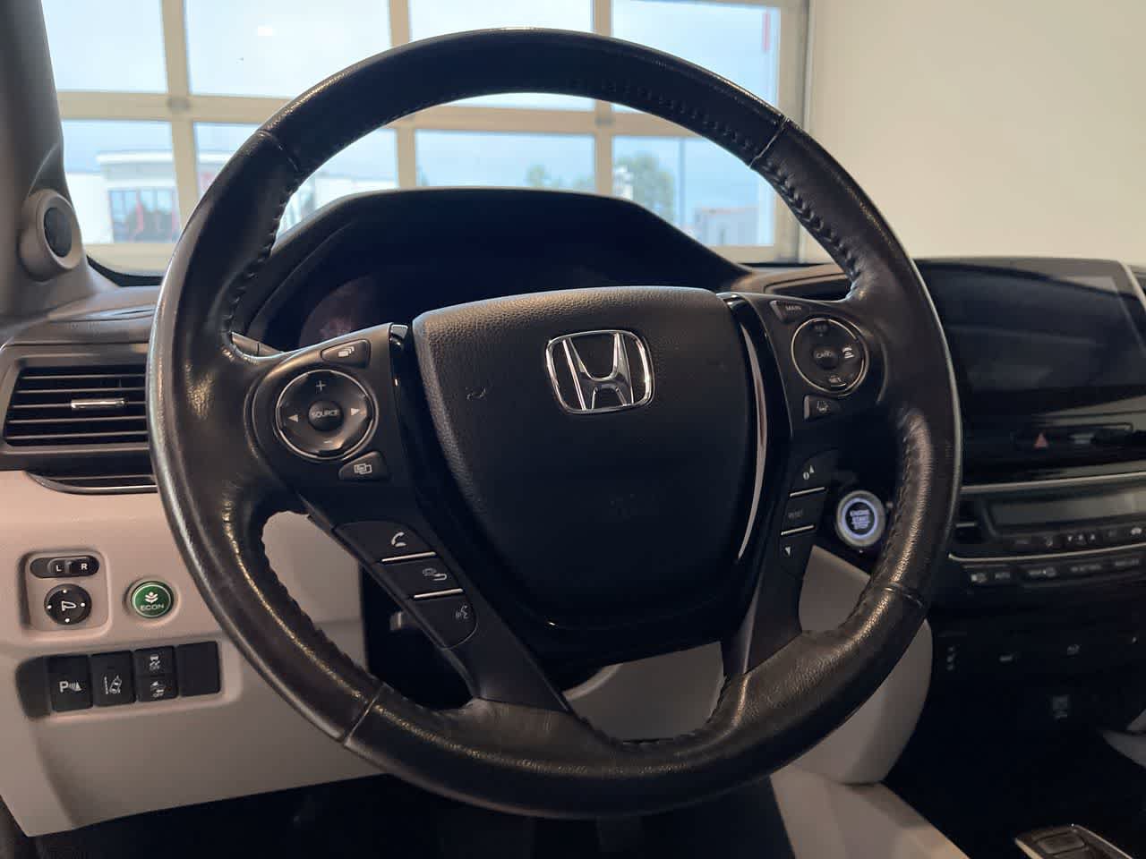 Used 2017 Honda Pilot Touring image 14