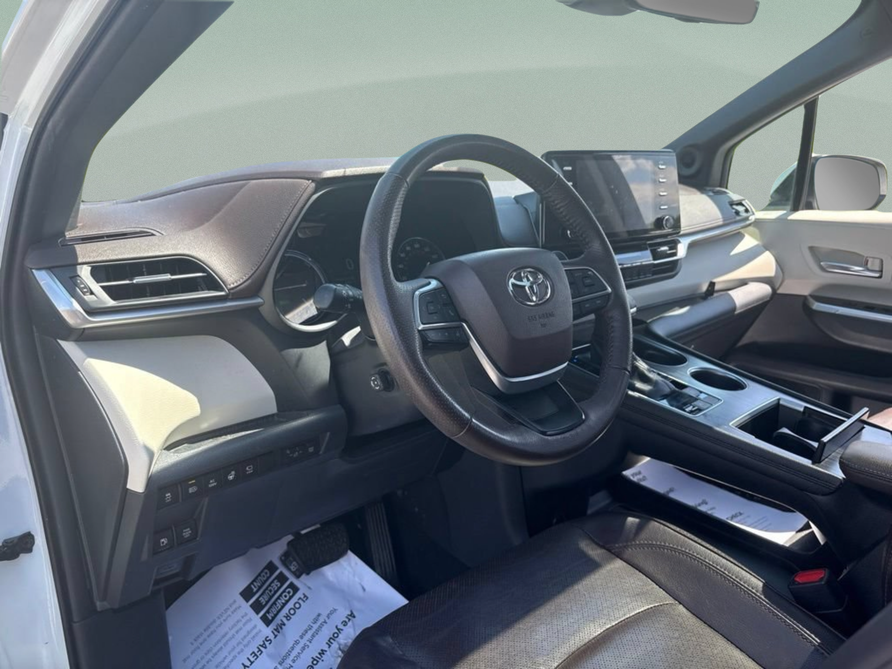Used 2022 Toyota Sienna Platinum FWD image 16