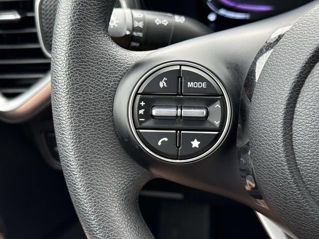 Used 2025 Kia Soul LX w/ LX Technology Package FWD image 24