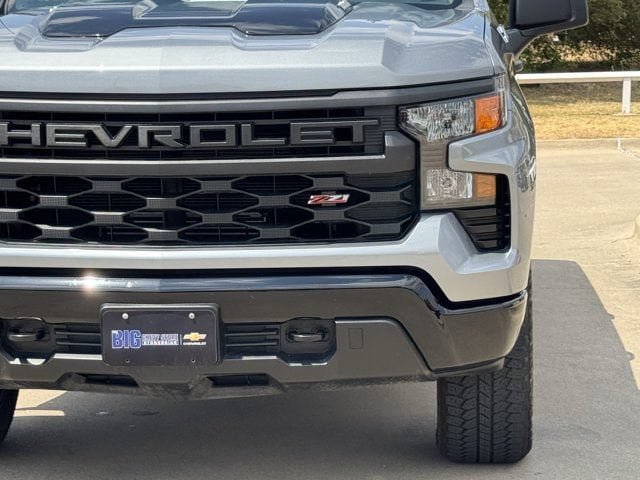 Used 2025 Chevrolet Silverado 1500 Custom Trail Boss w/ Turbomax Blackout Package AWD/4WD image 9