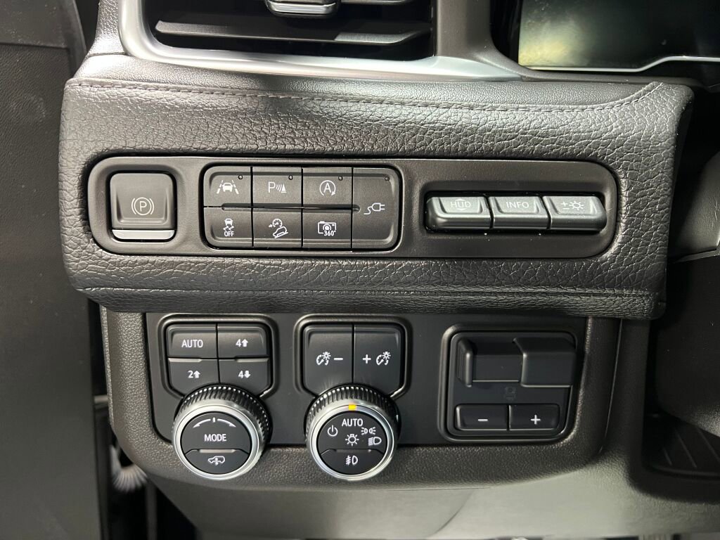 Used 2022 GMC Yukon Denali w/ Denali Premium Package image 16