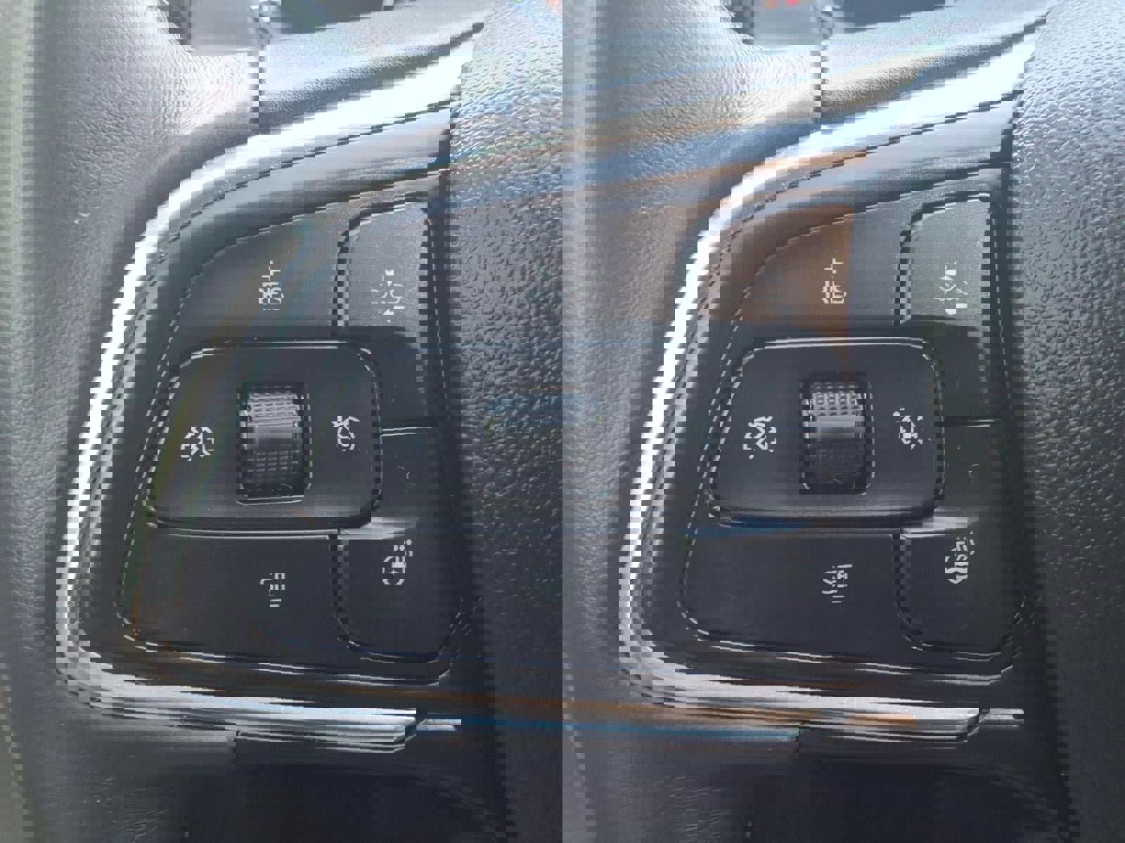 Used 2021 Buick Envision Essence w/ Technology Package I image 24