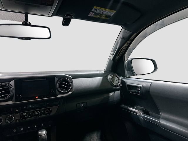 Used 2016 Toyota Tacoma TRD Sport AWD/4WD image 27