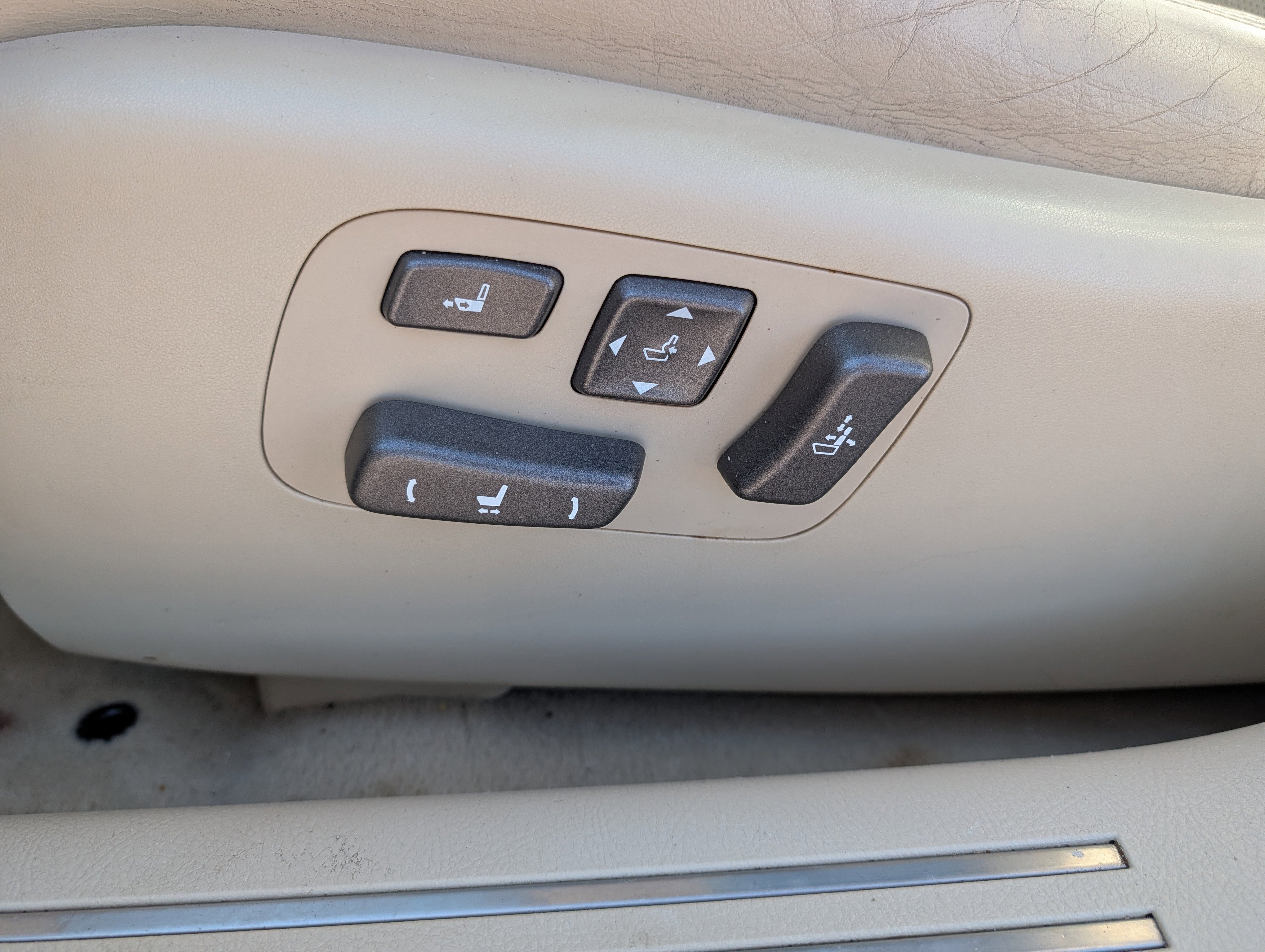 Used 2010 Lexus LS 460 AWD image 22