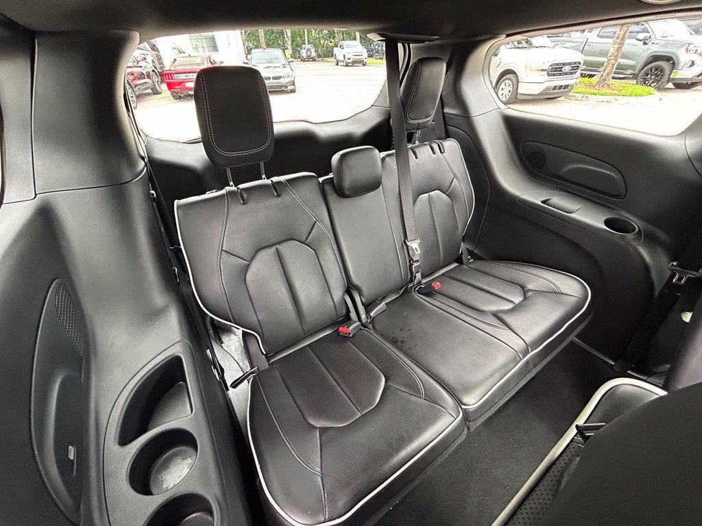 Used 2026 Chrysler Pacifica Limited FWD image 32