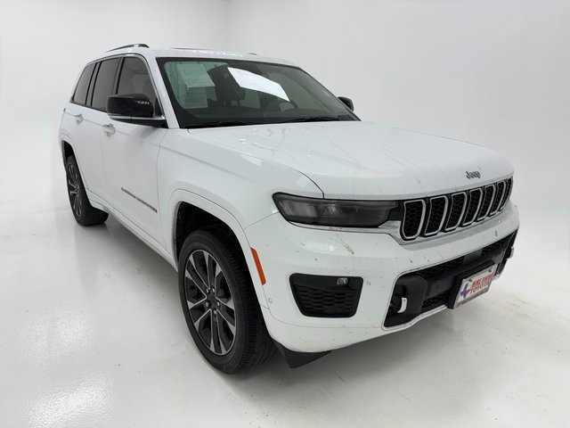Used 2023 Jeep Grand Cherokee Overland image 2
