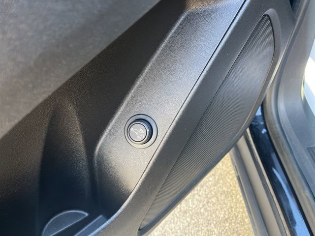 Used 2024 Chevrolet Equinox LT image 38