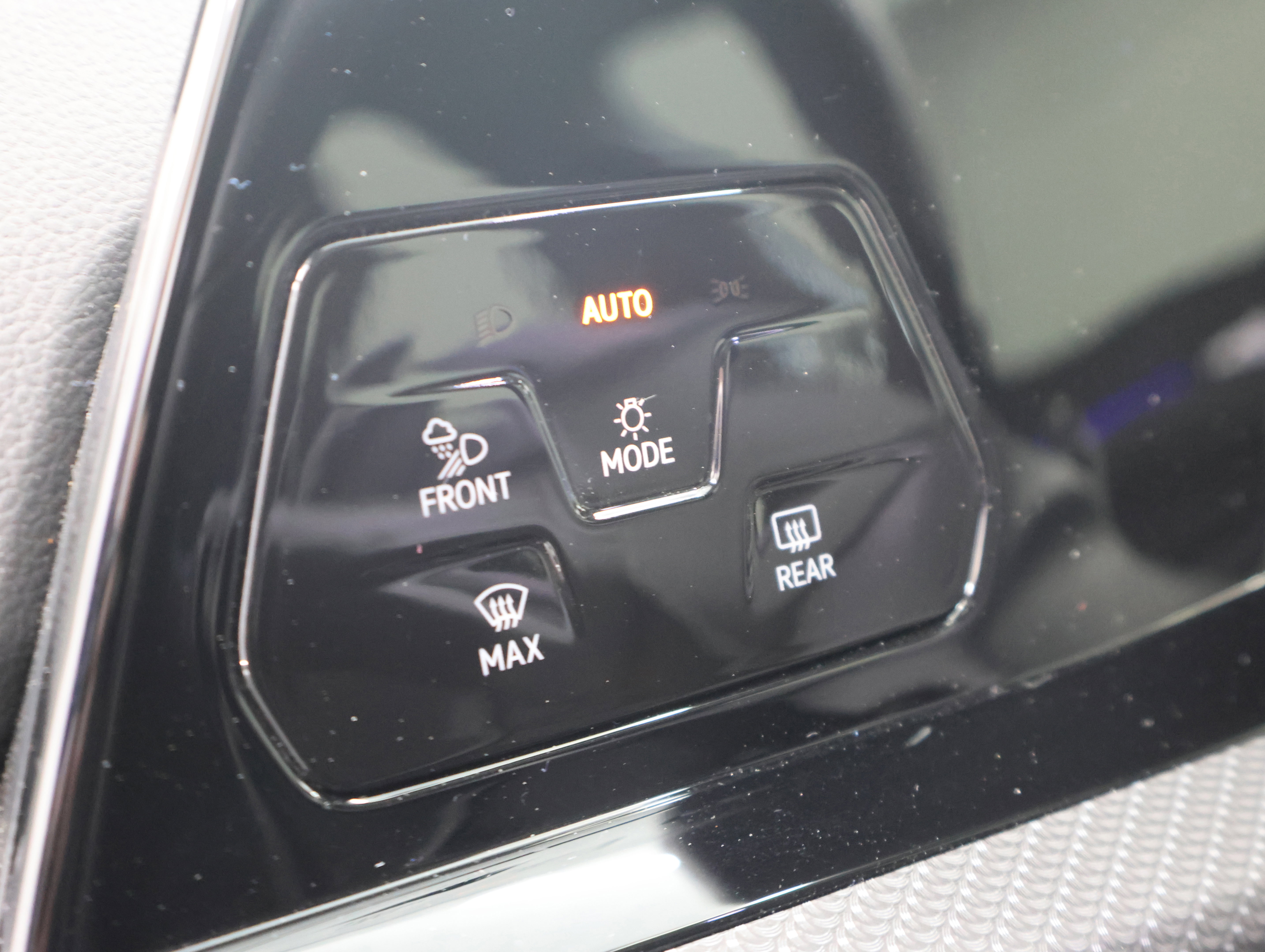 Used 2024 Volkswagen Golf R image 37