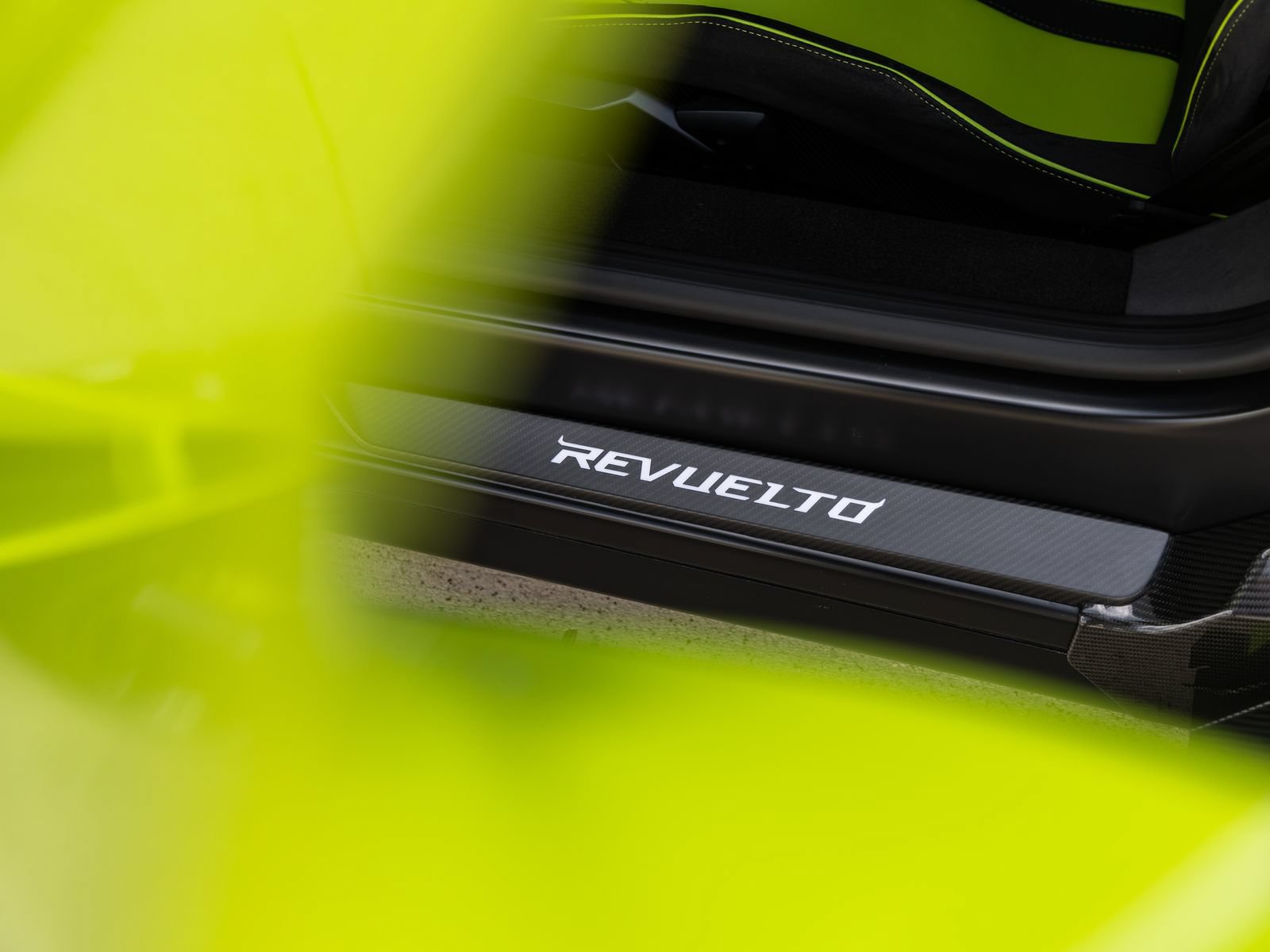 Used 2025 Lamborghini Revuelto AWD/4WD image 37