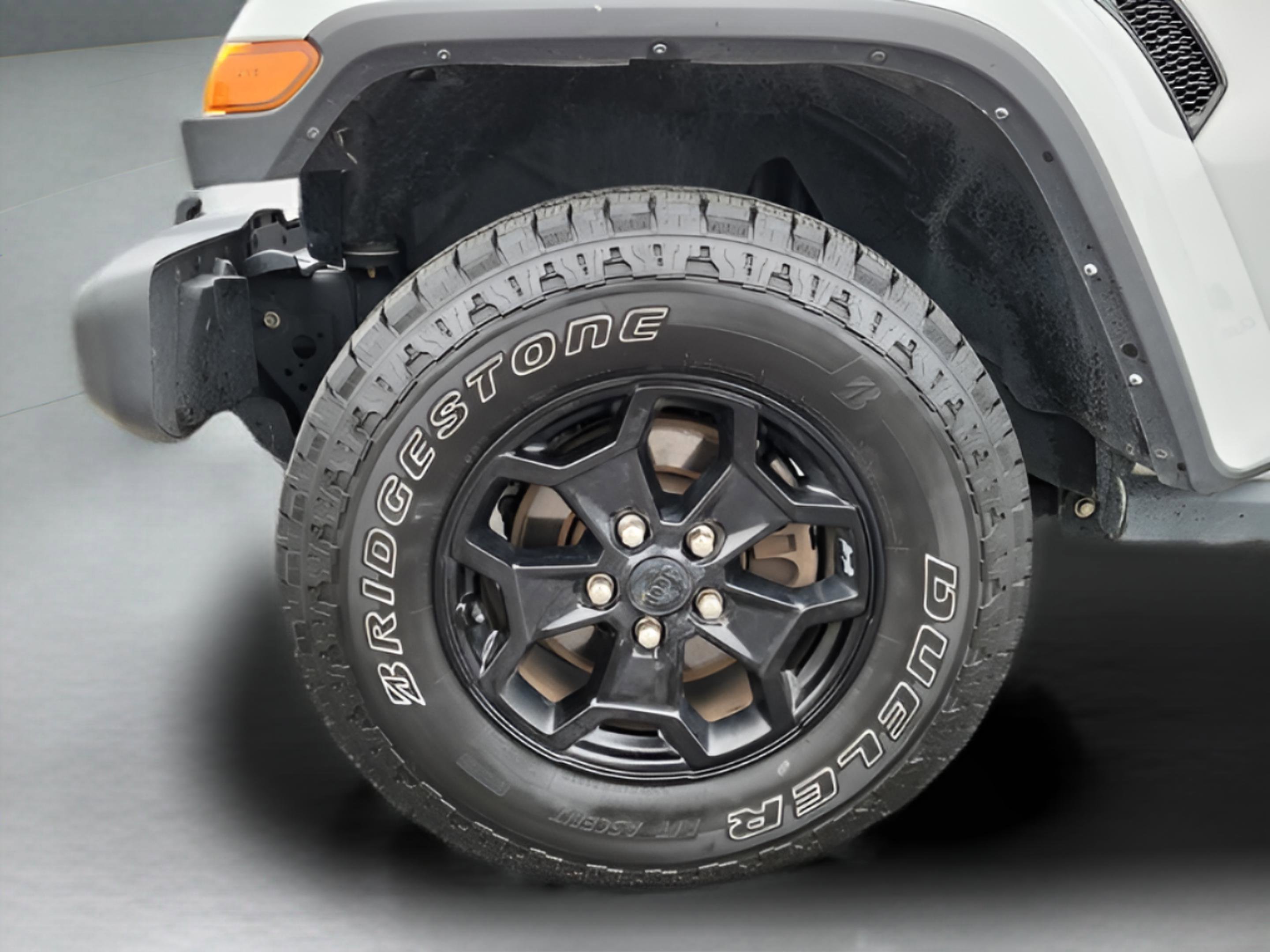 Used 2023 Jeep Gladiator Sport image 32