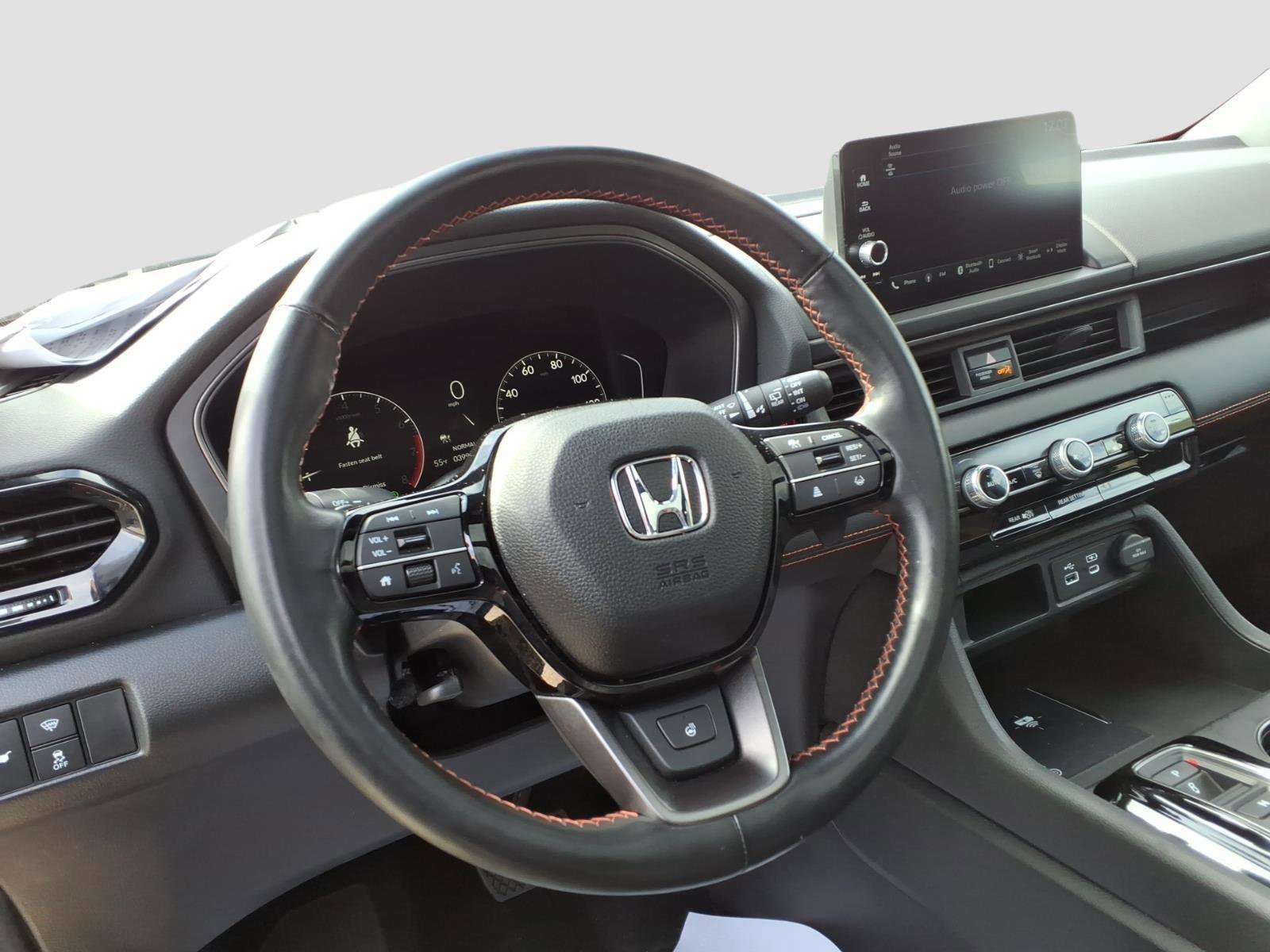 Used 2025 Honda Pilot TrailSport image 13