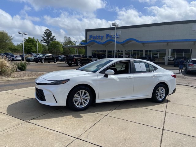 Used 2025 Toyota Camry LE image 6
