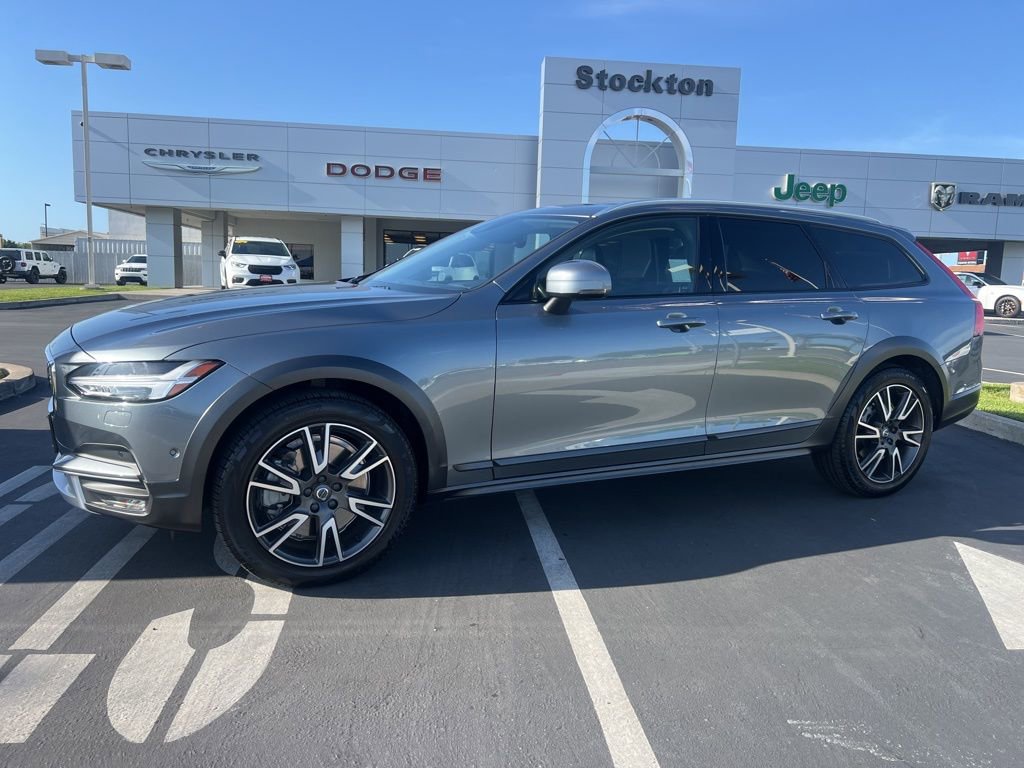 Used 2017 Volvo V90 T6 Cross Country AWD/4WD image 2