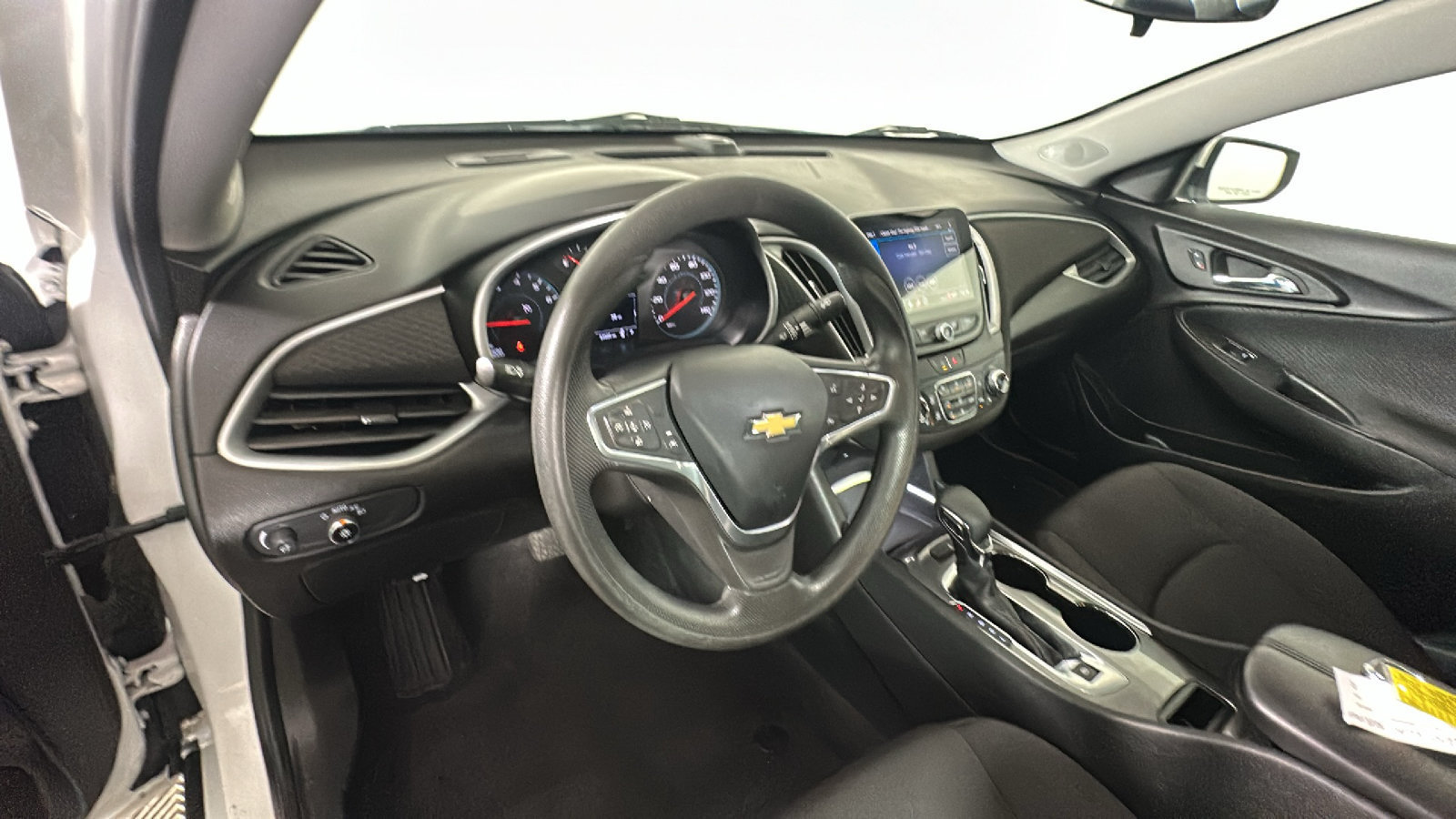 Used 2023 Chevrolet Malibu LT FWD image 15