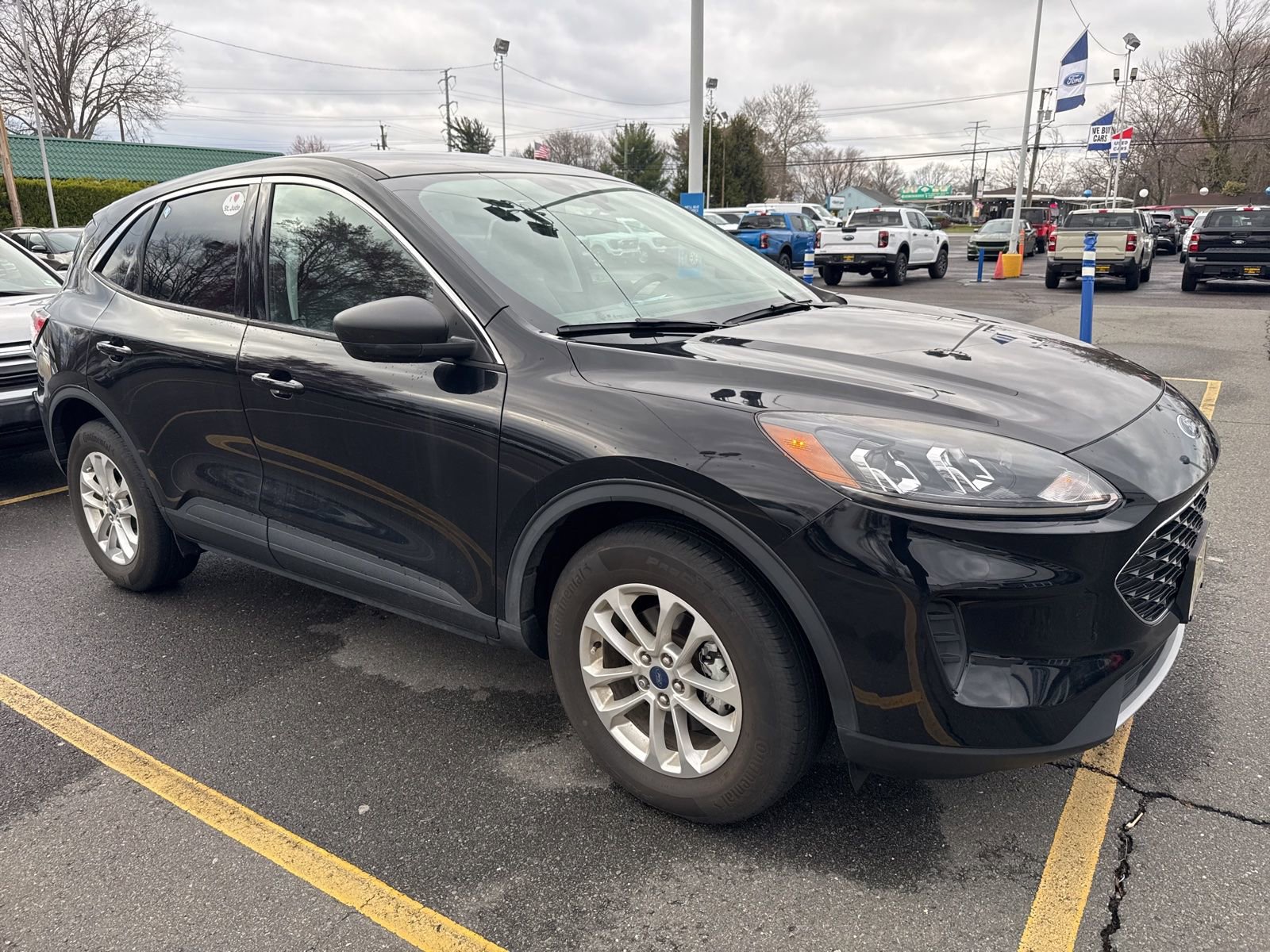 Used 2022 Ford Escape SE w/ Cold Weather Package image 2