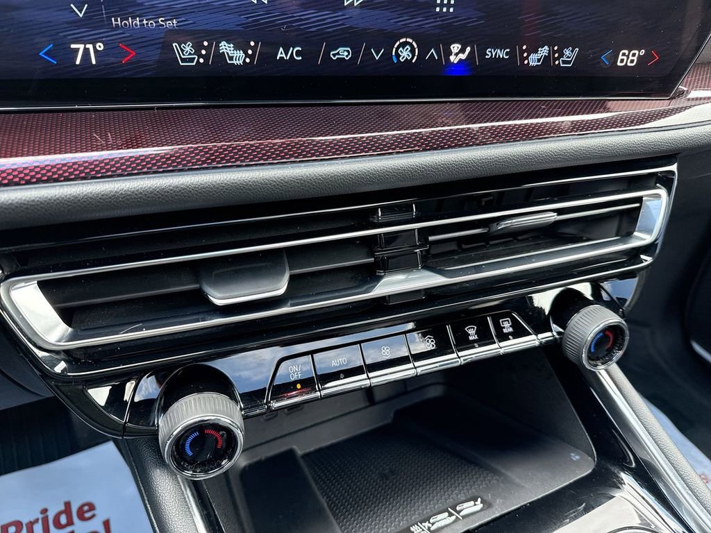 Used 2024 Chevrolet Traverse RS AWD/4WD image 19