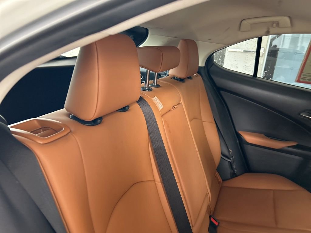 Used 2020 Lexus UX 200 w/ Premium Package image 26