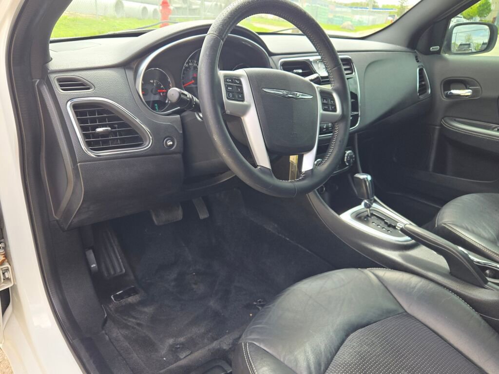 Used 2013 Chrysler 200 Limited w/ Sun/Sound Group FWD image 19