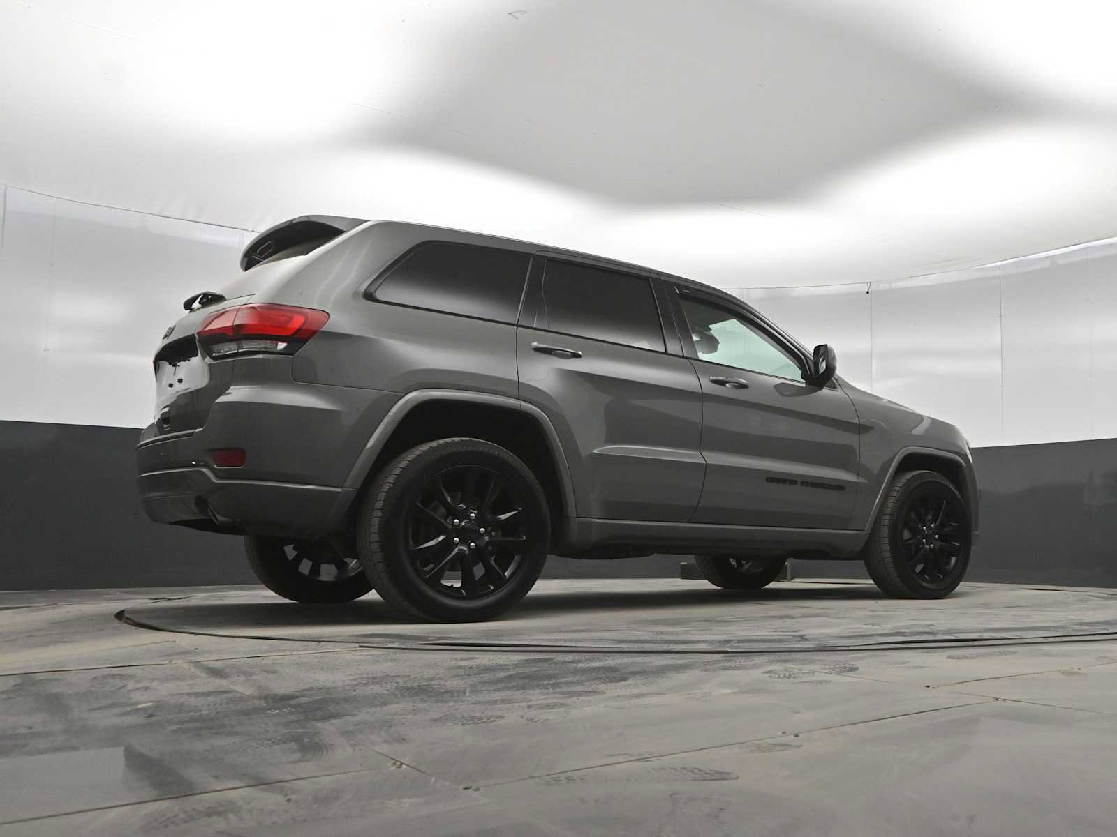 Used 2019 Jeep Grand Cherokee Altitude image 38