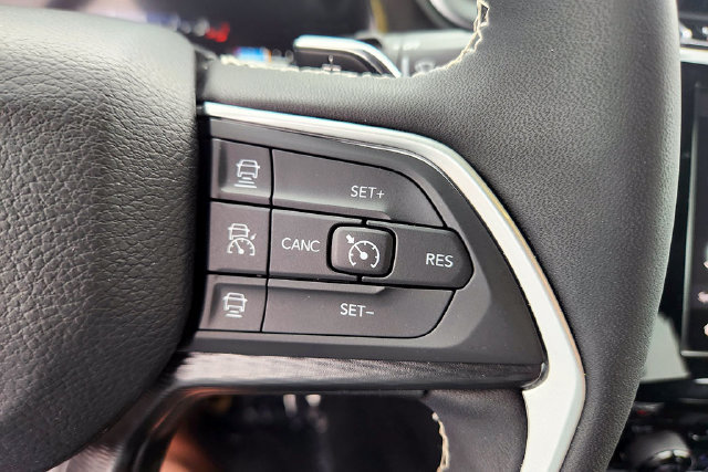 Used 2025 Jeep Grand Cherokee L Altitude AWD/4WD image 22