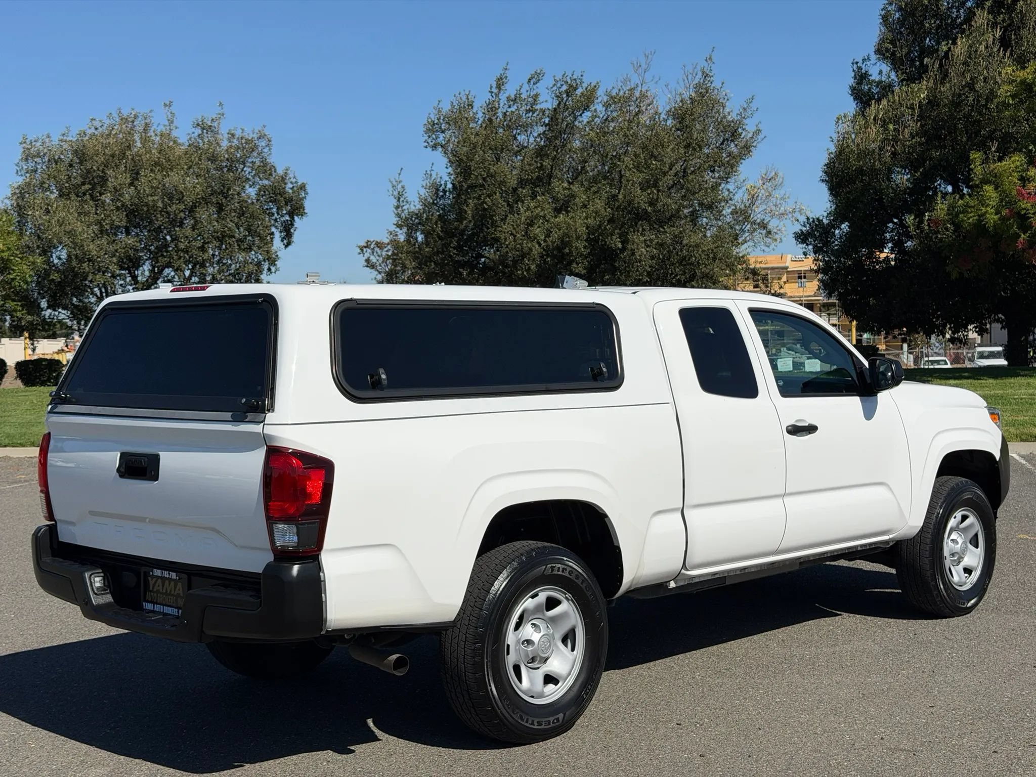 Used 2023 Toyota Tacoma SR RWD image 5