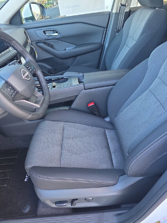 New 2026 Nissan Rogue SV w/ Cold Weather Package FWD image 5