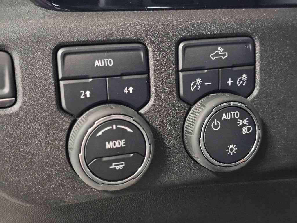Used 2025 Chevrolet Silverado 1500 LT AWD/4WD image 31