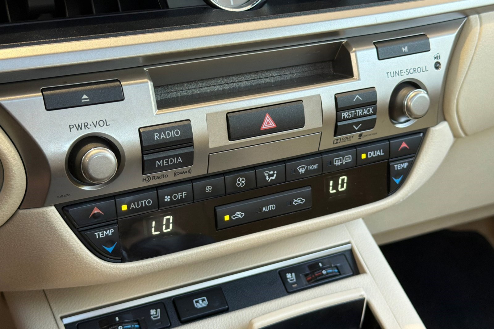 Used 2015 Lexus ES 300h w/ Navigation System Package FWD image 26