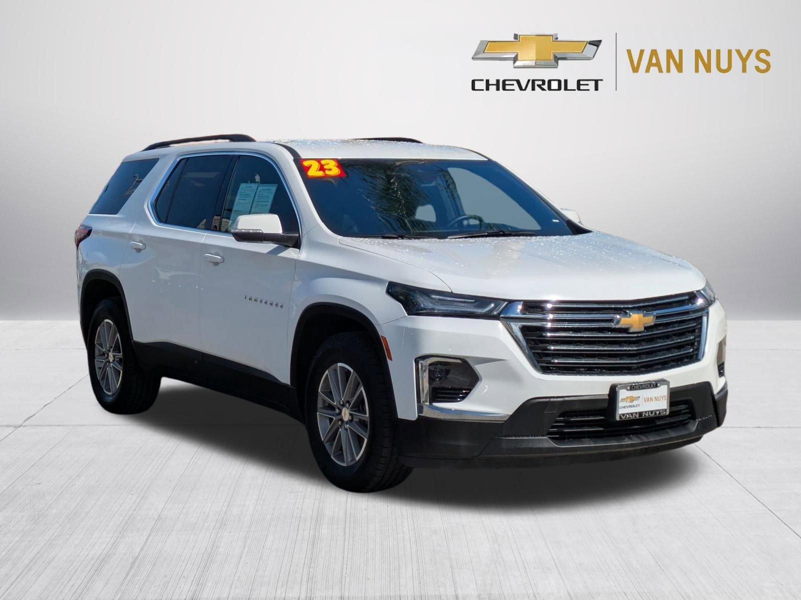 Used 2023 Chevrolet Traverse LT FWD image 3