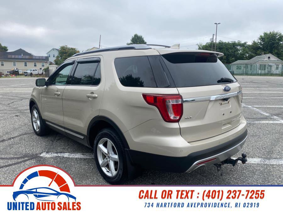 Used 2017 Ford Explorer XLT w/ Equipment Group 201A image 3