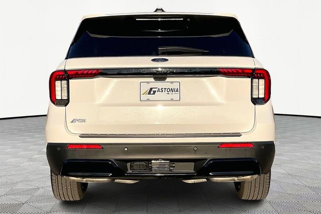 Used 2025 Ford Explorer ST-Line image 6