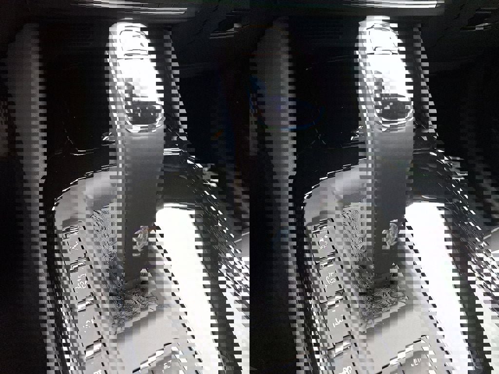 New 2024 Maserati Levante GT Ultima image 32