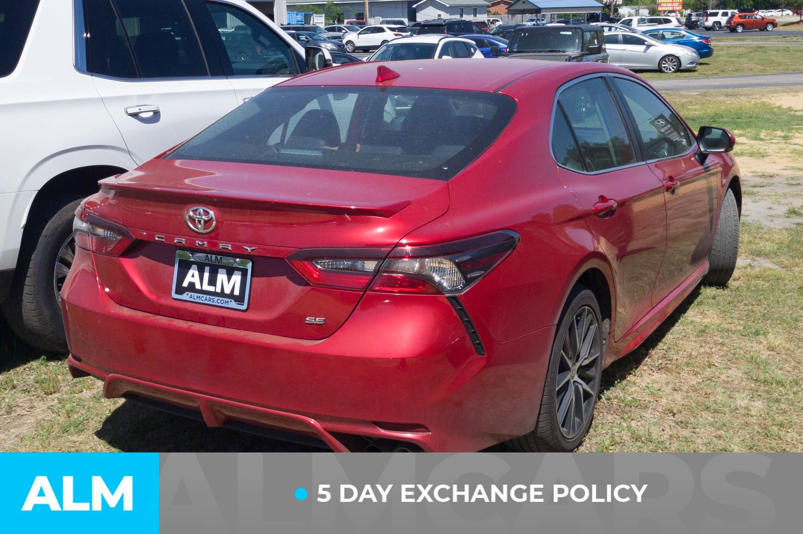 Used 2023 Toyota Camry SE w/ Convenience Package FWD image 4