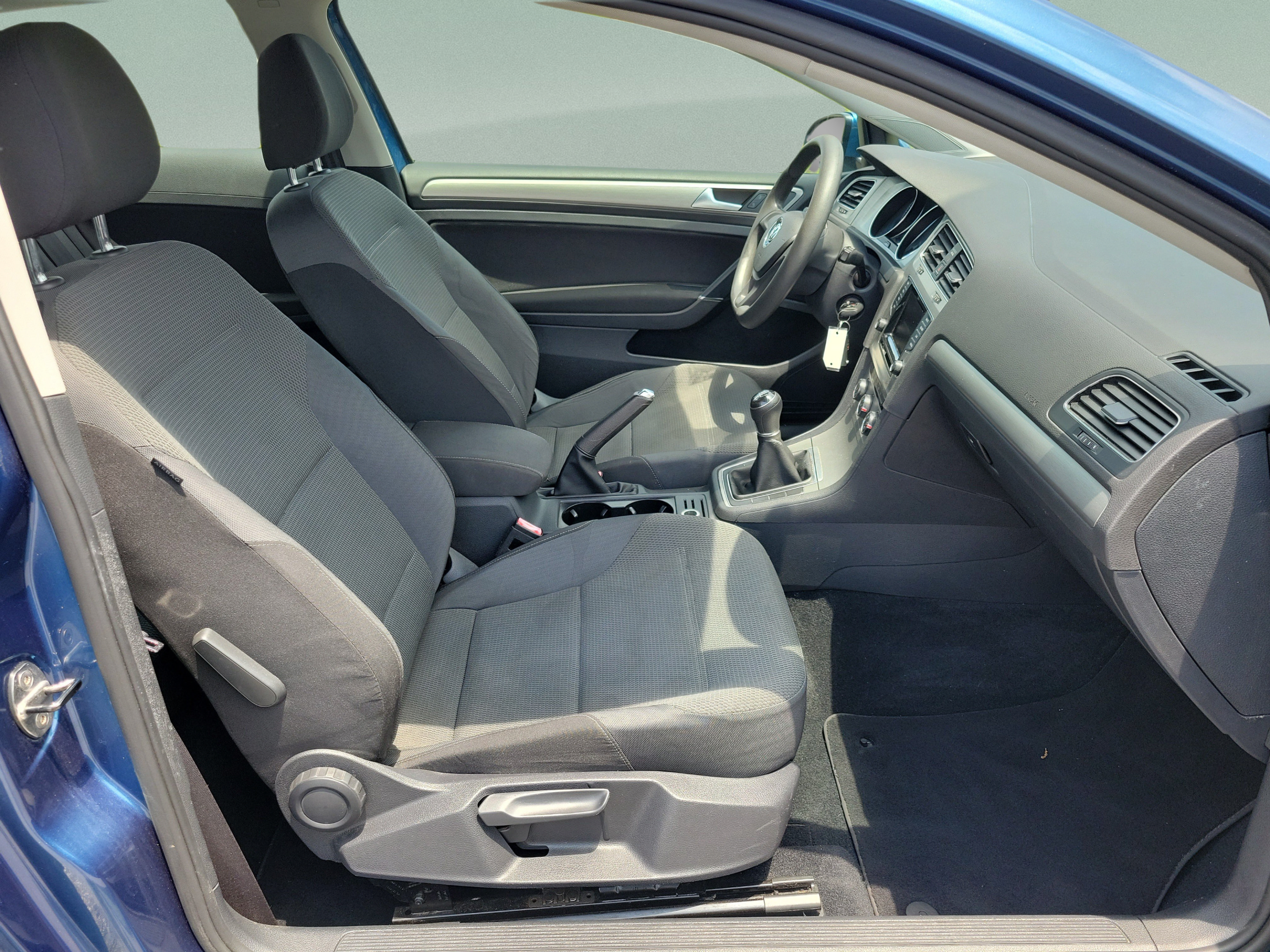 Used 2015 Volkswagen Golf S FWD image 10